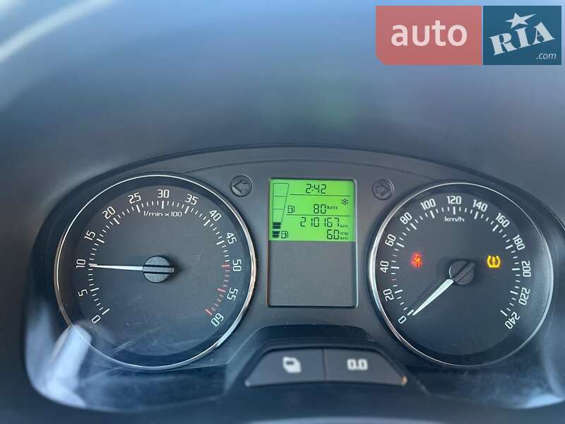 Хэтчбек Skoda Fabia 2012 в Луцке