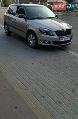 Хэтчбек Skoda Fabia 2011 в 