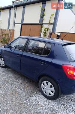 Хэтчбек Skoda Fabia 2011 в 