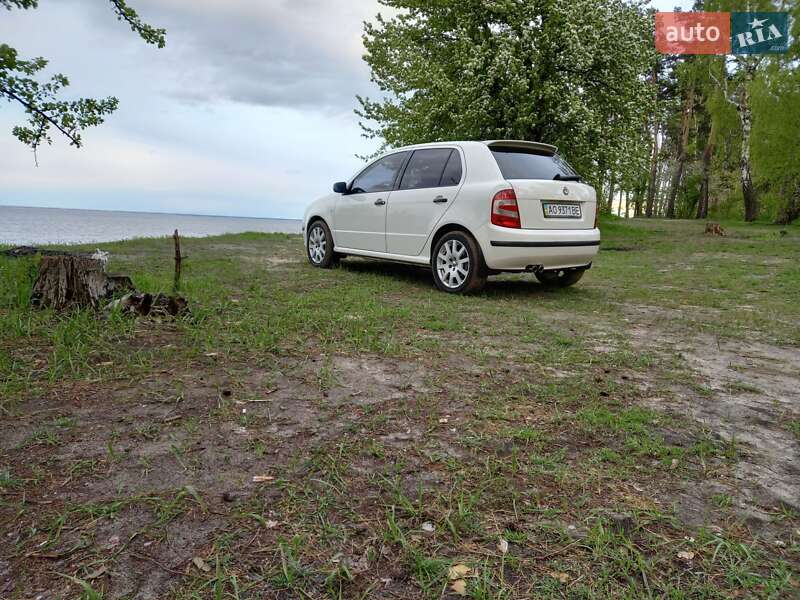 Хетчбек Skoda Fabia 2006 в Дубовому