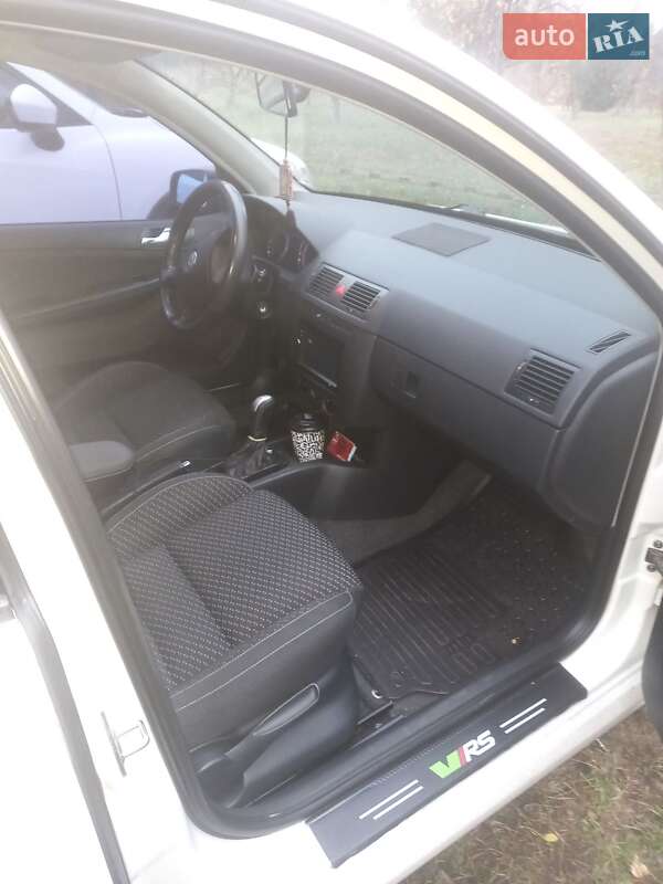 Хетчбек Skoda Fabia 2006 в Дубовому