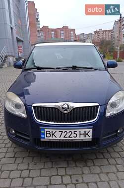 Хэтчбек Skoda Fabia 2008 в Ровно