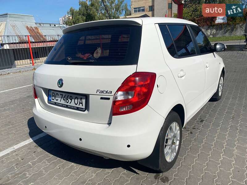 Хэтчбек Skoda Fabia 2011 в Львове