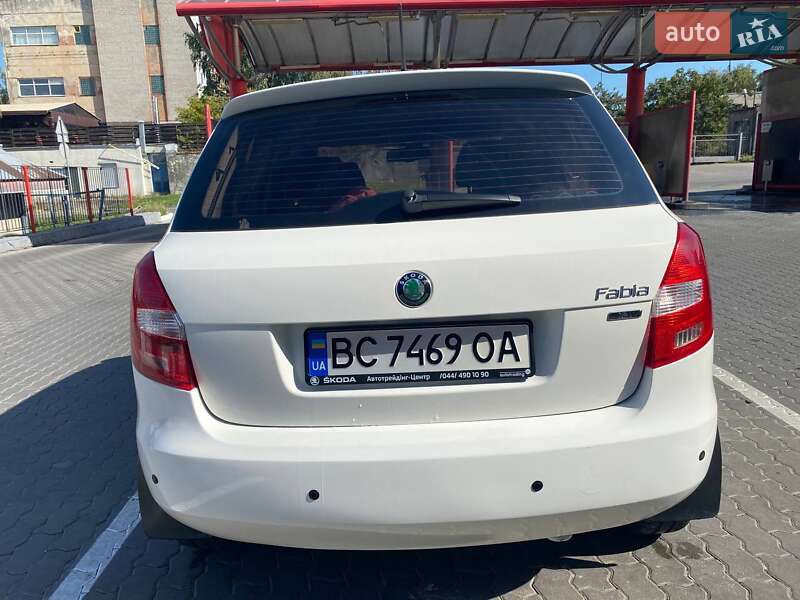 Хэтчбек Skoda Fabia 2011 в Львове