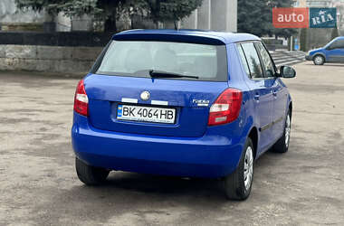 Хэтчбек Skoda Fabia 2009 в 