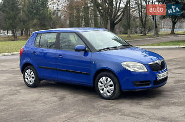 Хэтчбек Skoda Fabia 2009 в 