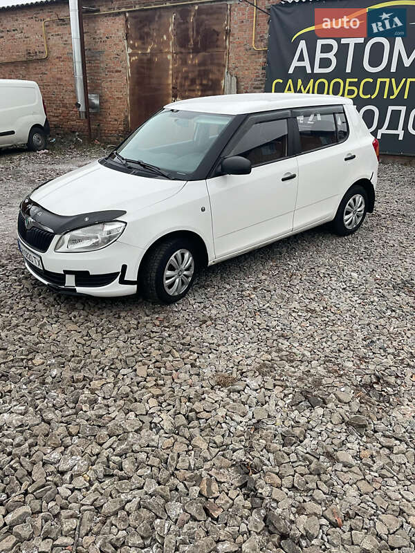 Хетчбек Skoda Fabia 2012 в Ромнах