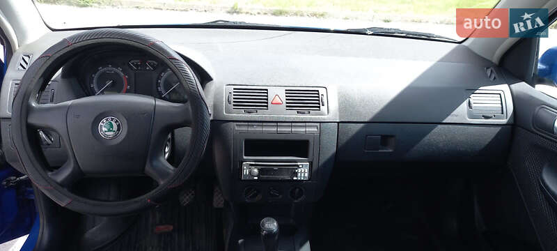 Хэтчбек Skoda Fabia 2004 в Днепре
