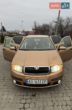 Хетчбек Skoda Fabia 2001 в 
