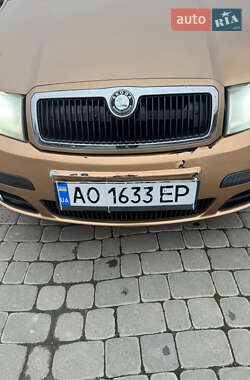 Хетчбек Skoda Fabia 2001 в 