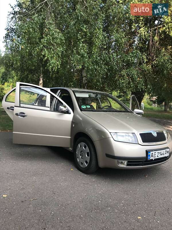 Хэтчбек Skoda Fabia 2004 в 