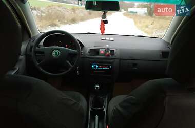 Седан Skoda Fabia 2002 в 
