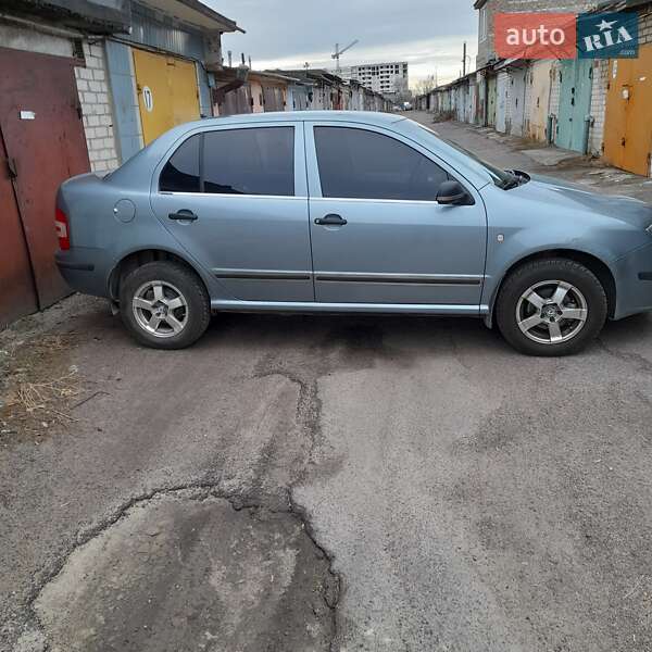 Седан Skoda Fabia 2004 в 