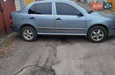 Седан Skoda Fabia 2004 в 