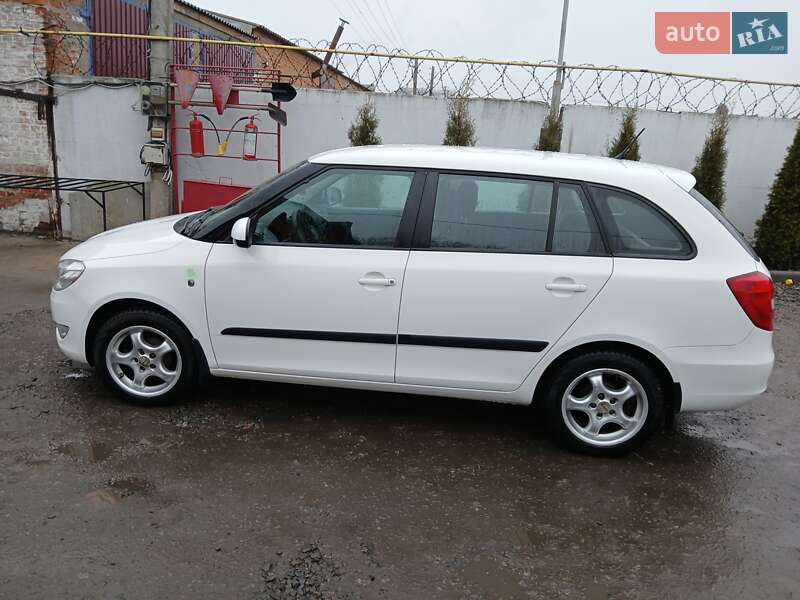 Универсал Skoda Fabia 2011 в Ромнах
