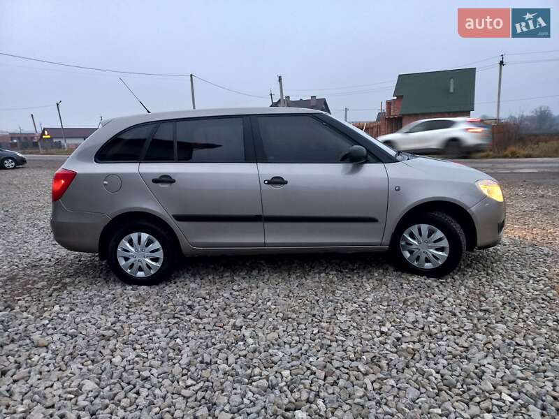 Универсал Skoda Fabia 2008 в Черновцах
