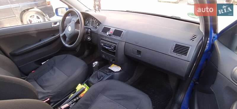 Хэтчбек Skoda Fabia 2004 в Ирпене