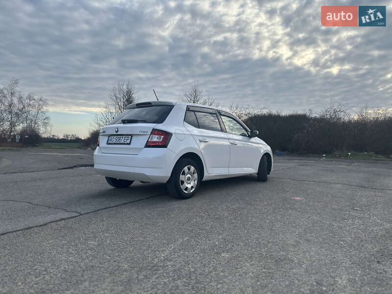Хэтчбек Skoda Fabia 2014 в Сваляве