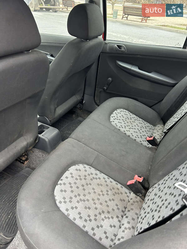 Хэтчбек Skoda Fabia 2004 в Запорожье