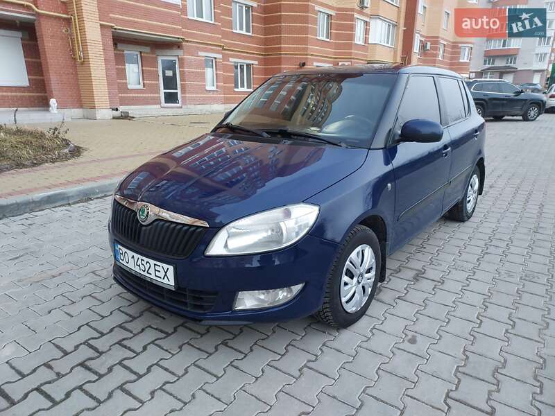 Хэтчбек Skoda Fabia 2012 в 