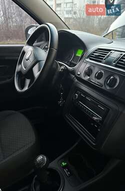 Хэтчбек Skoda Fabia 2012 в 