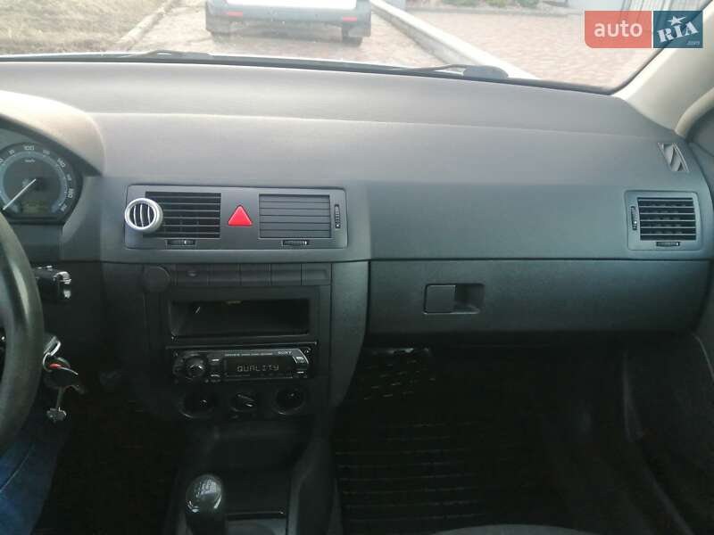Хэтчбек Skoda Fabia 2006 в Киеве