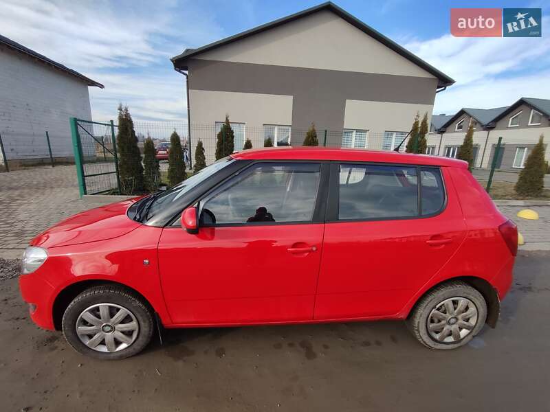 Хэтчбек Skoda Fabia 2013 в Луцке