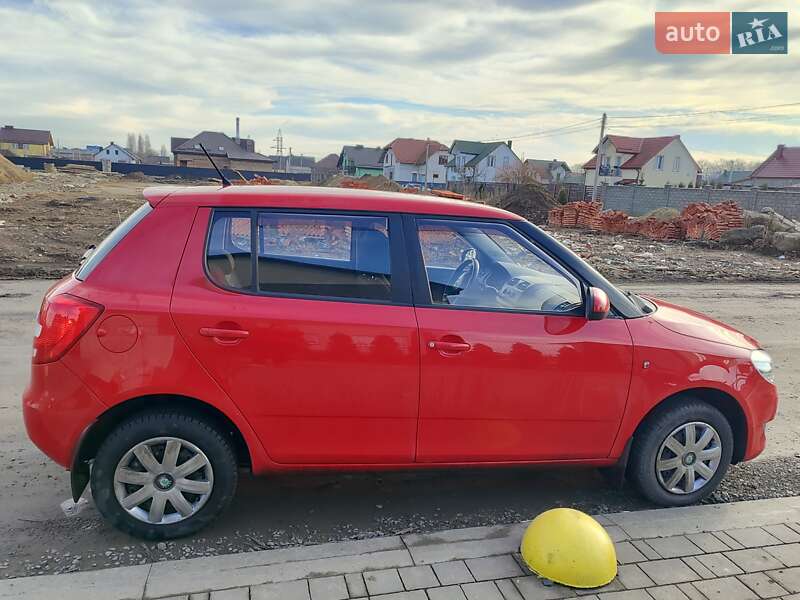 Хэтчбек Skoda Fabia 2013 в Луцке