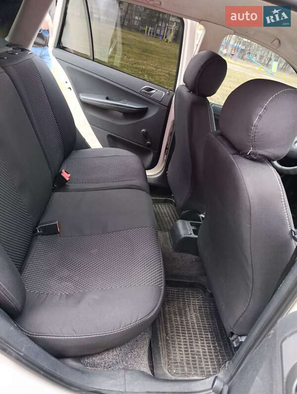 Універсал Skoda Fabia 2004 в Сарнах