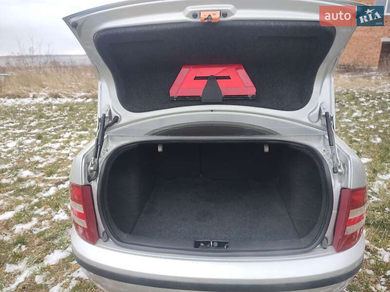 Седан Skoda Fabia 2004 в Бережанах