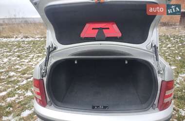 Седан Skoda Fabia 2004 в 
