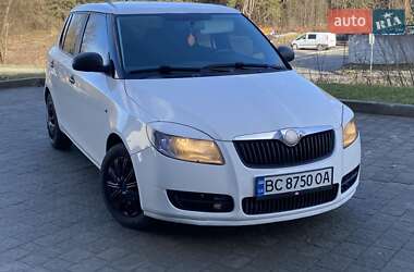 Хэтчбек Skoda Fabia 2008 в Волочиске