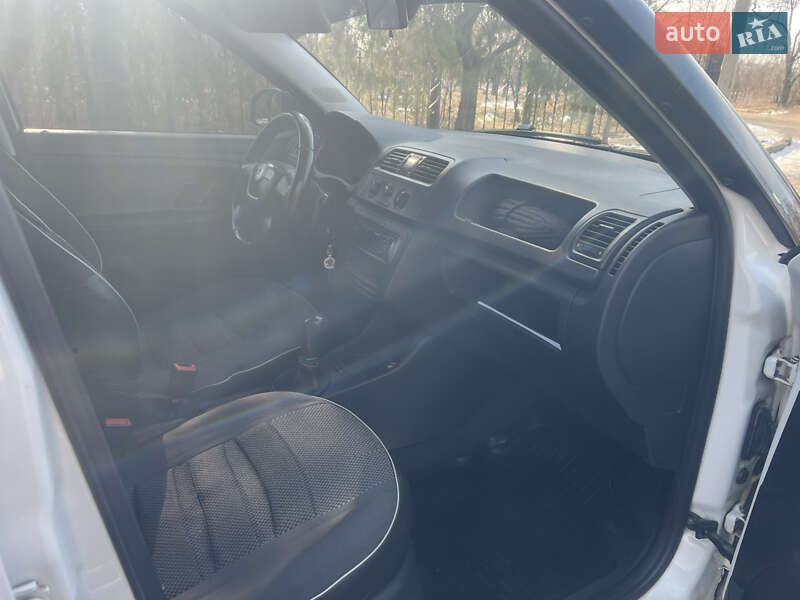 Хэтчбек Skoda Fabia 2011 в Покрове