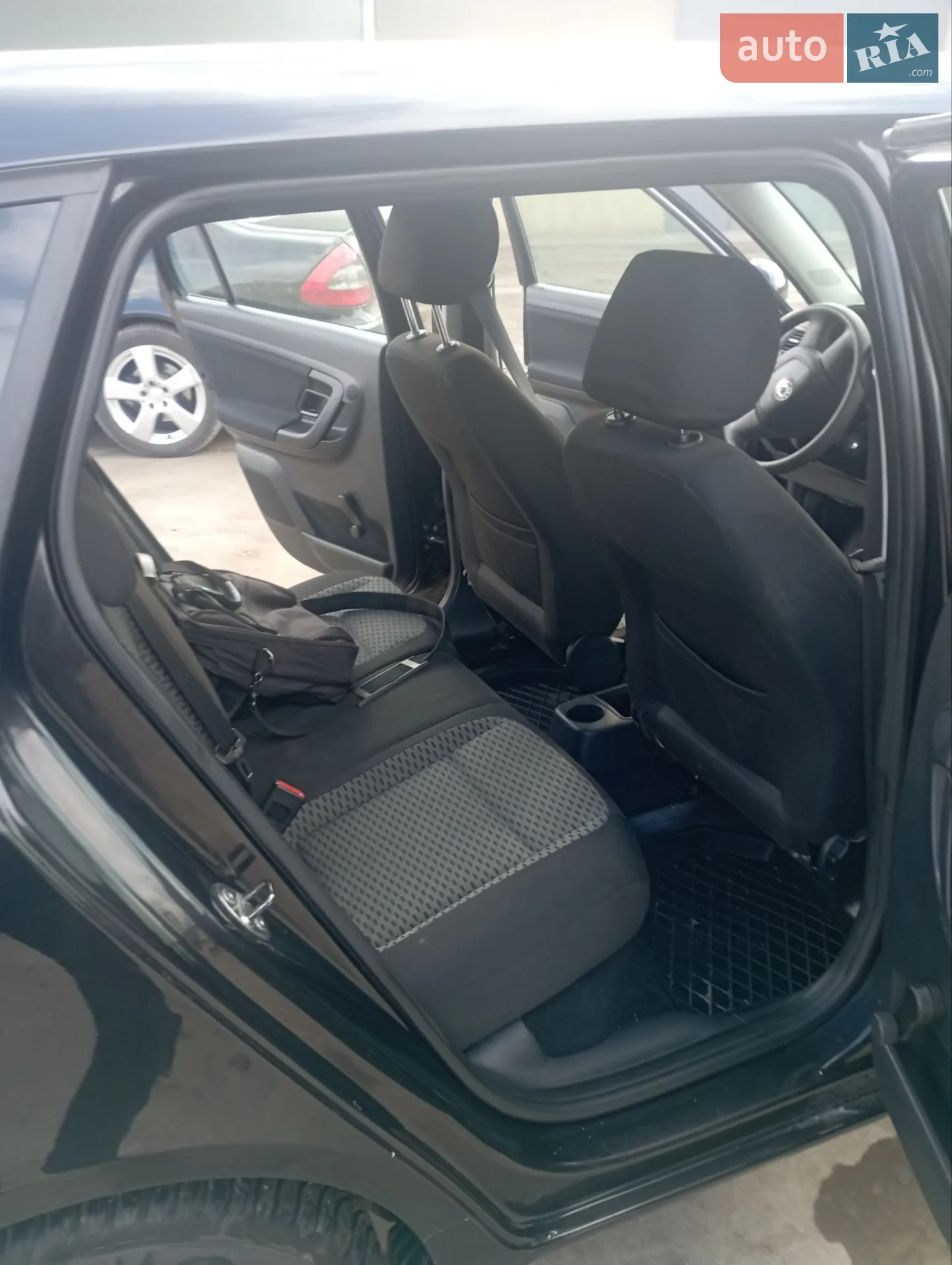 2010 Skoda Fabia - мініатюра 8