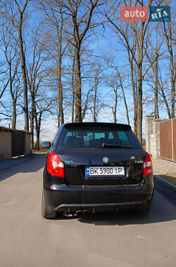 Хэтчбек Skoda Fabia 2010 в 