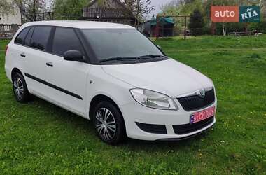 Універсал Skoda Fabia 2011 в Збаражі