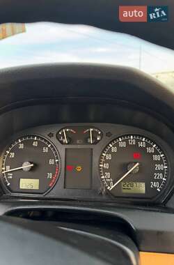 Хетчбек Skoda Fabia 2002 в 