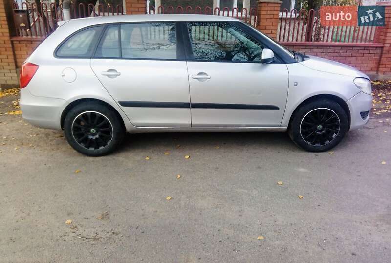 Універсал Skoda Fabia 2011 в Вінниці