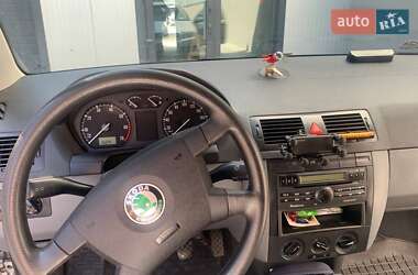 Седан Skoda Fabia 2002 в 