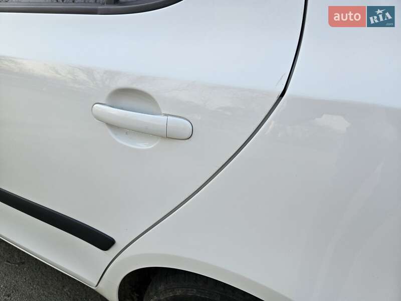 Хетчбек Skoda Fabia 2010 в Рівному