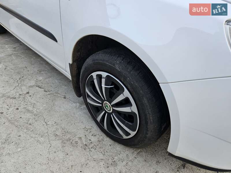 Хетчбек Skoda Fabia 2010 в Рівному