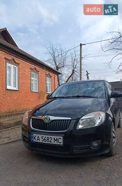 Хэтчбек Skoda Fabia 2009 в 