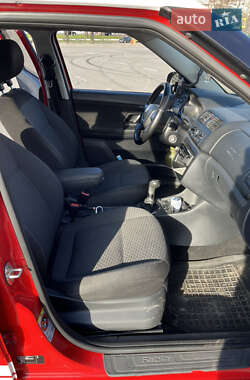Хэтчбек Skoda Fabia 2010 в 