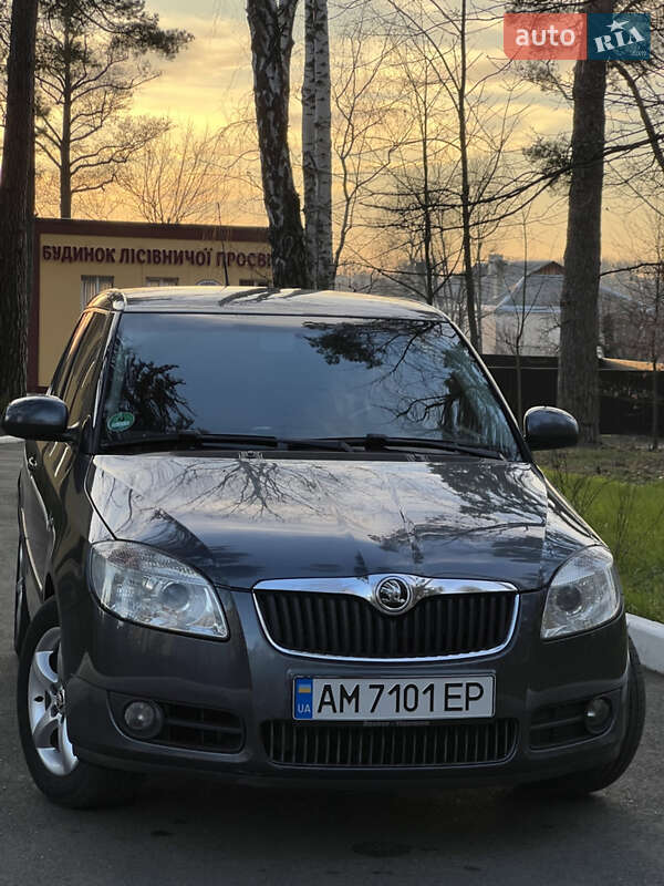 Хэтчбек Skoda Fabia 2008 в 