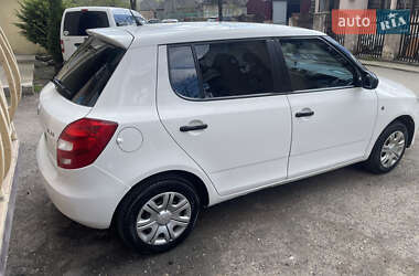 Хэтчбек Skoda Fabia 2014 в 