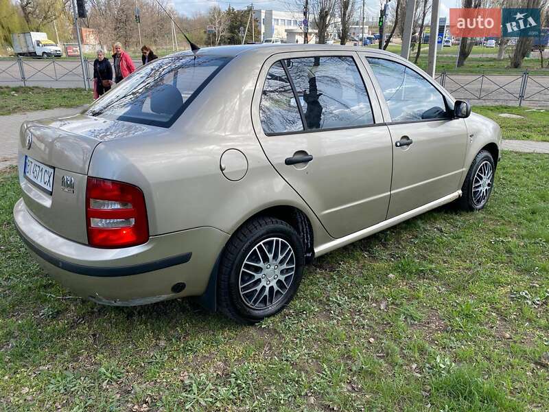 Седан Skoda Fabia 2004 в Николаеве