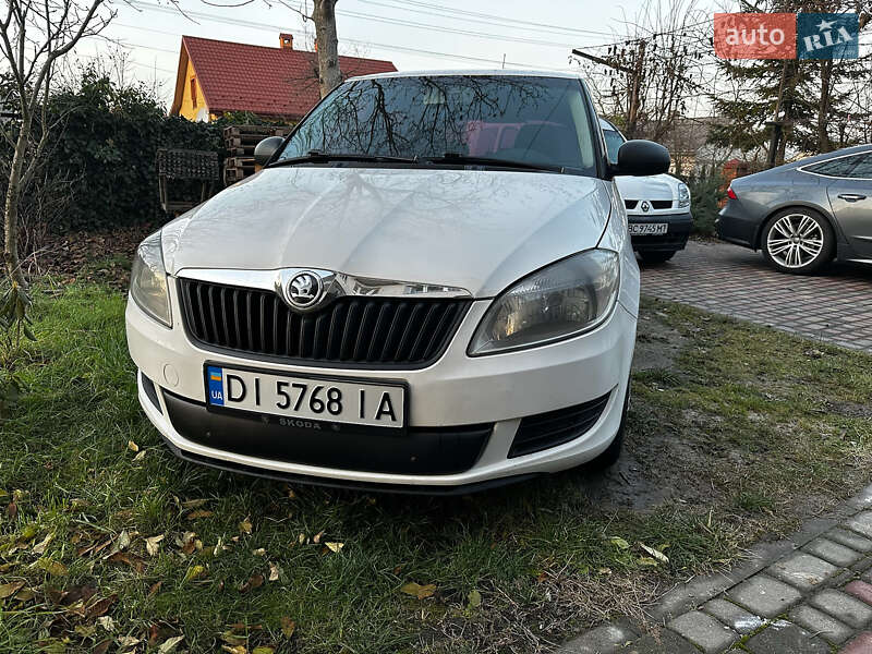 Хэтчбек Skoda Fabia 2012 в 