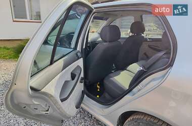 Хэтчбек Skoda Fabia 2002 в 