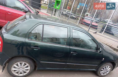 Хетчбек Skoda Fabia 2000 в 