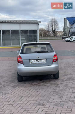 Хэтчбек Skoda Fabia 2014 в 